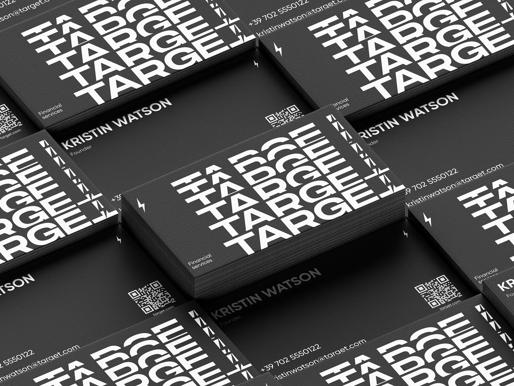 Визитки Target стопками: типографика TARGE, знак-молния и QR-код