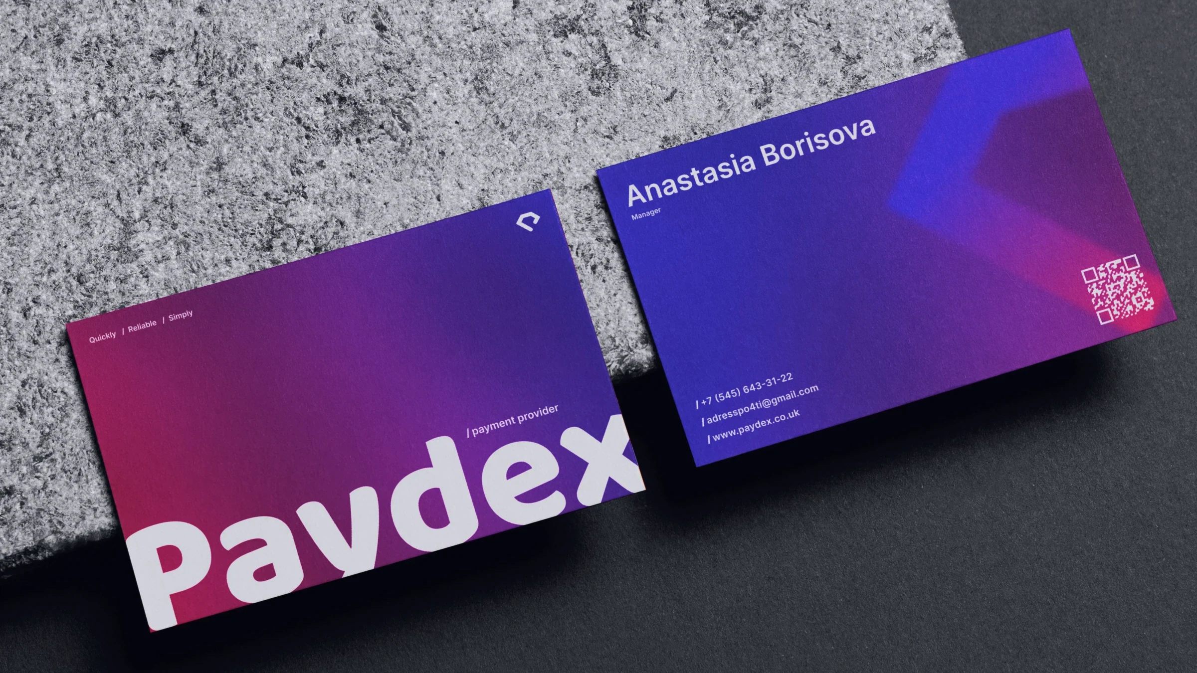 Визитки PayDex с фирменным градиентом и крупным вордмарком